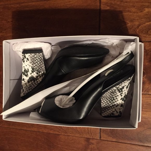 Vtg Calvin Klein Ladies Blk&Wht Wedge Heel Sz 9.5 - Picture 3 of 5